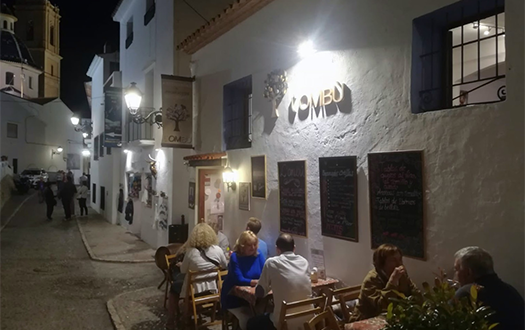 Have a glas of wine in an old town bar named Lómbu